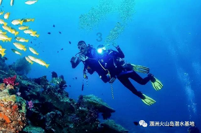 难怪电视剧里只有上半身，镜头下移后，全是辣眼睛的尴尬场景